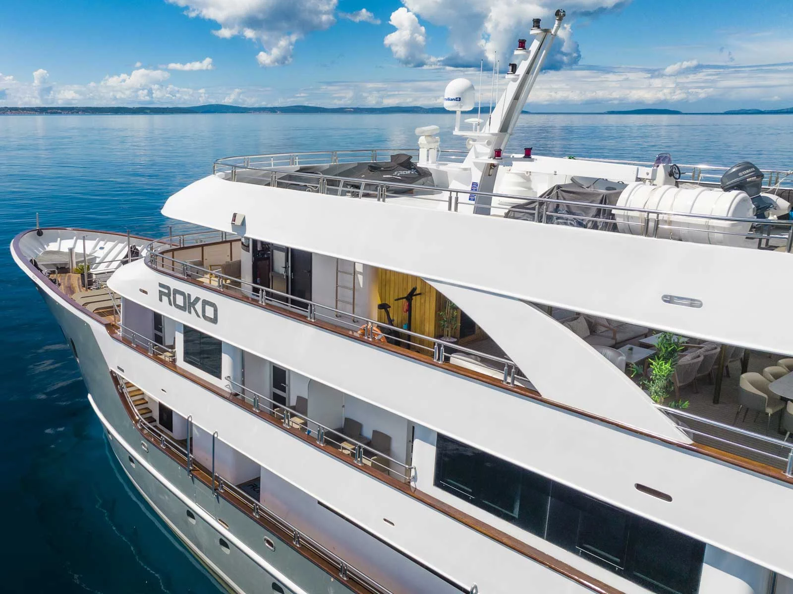 Luxury Motor Yacht (Roko)  - 3