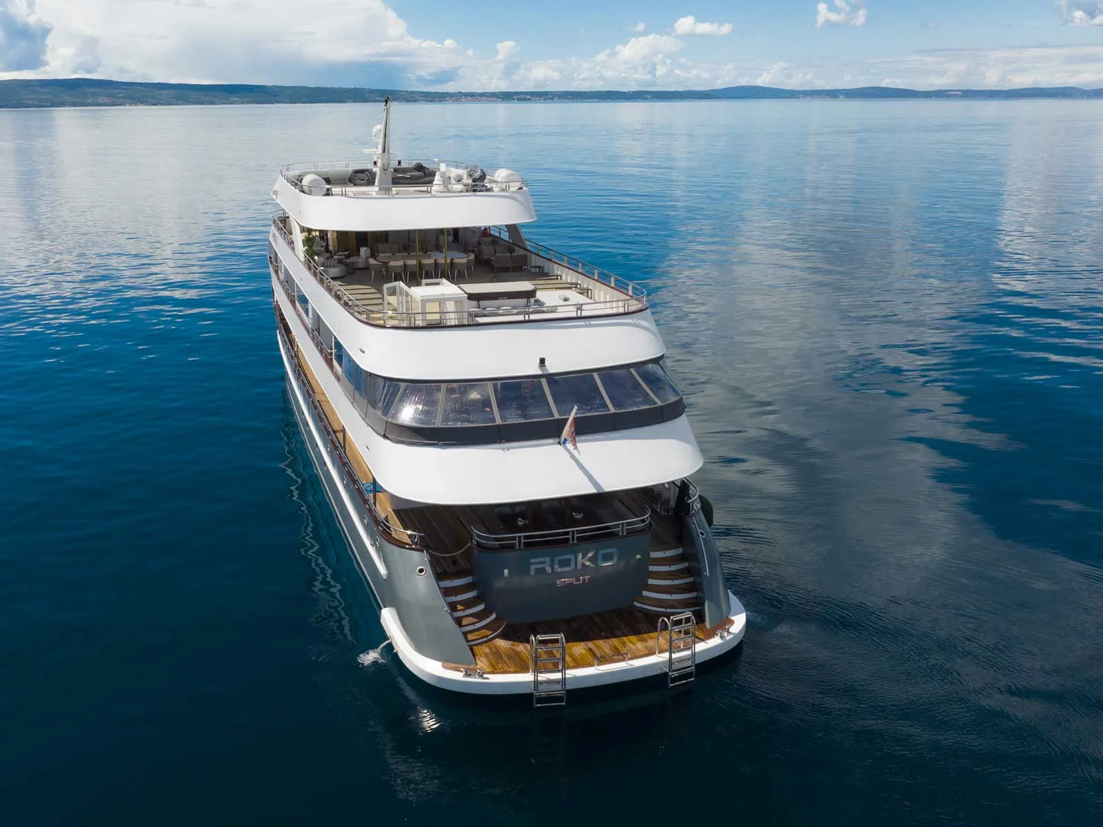 Luxury Motor Yacht (Roko)  - 14