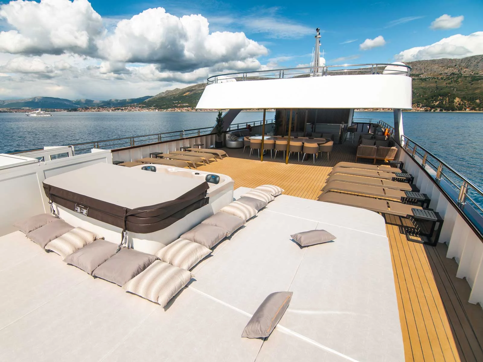 Luxury Motor Yacht (Roko)  - 1