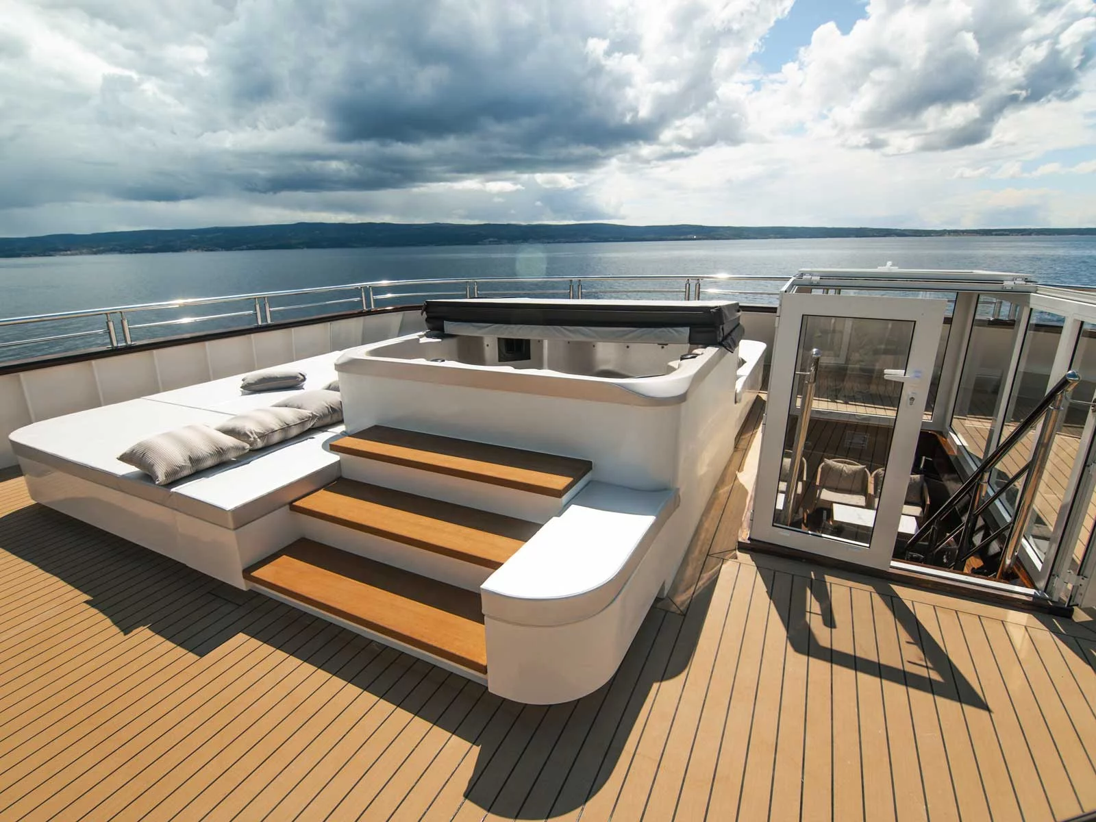 Luxury Motor Yacht (Roko)  - 29