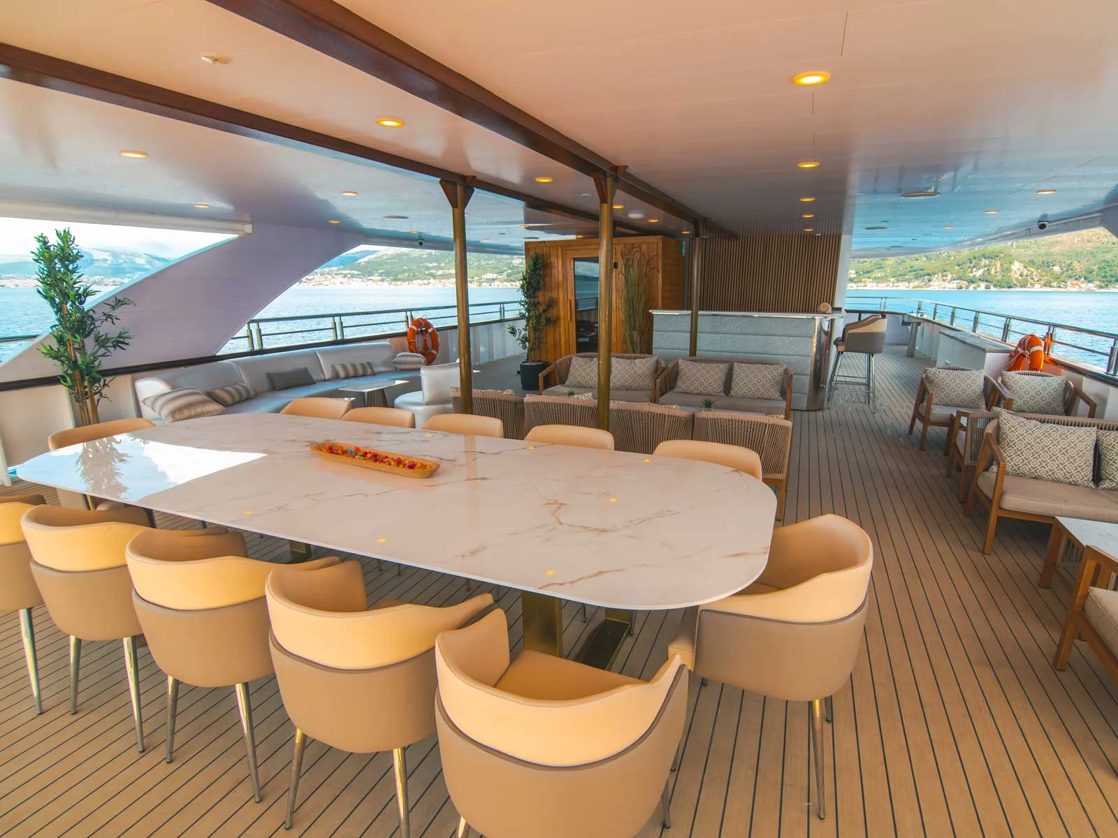 Luxury Motor Yacht (Roko)  - 12