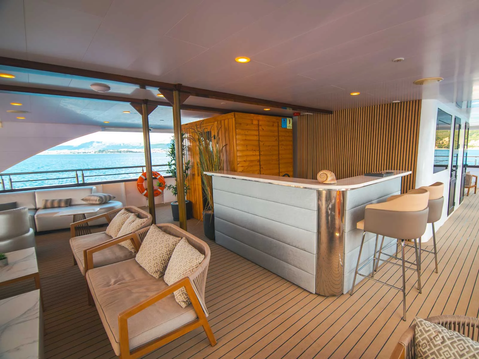Luxury Motor Yacht (Roko)  - 2