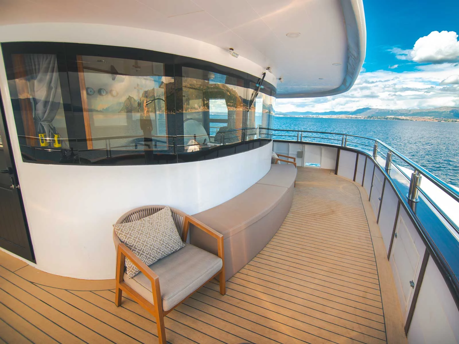Luxury Motor Yacht (Roko)  - 13
