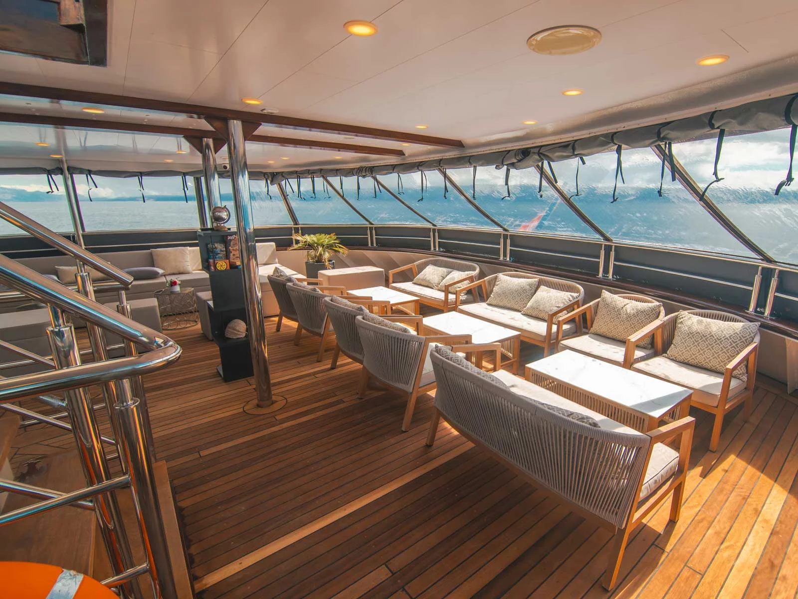 Luxury Motor Yacht (Roko)  - 32