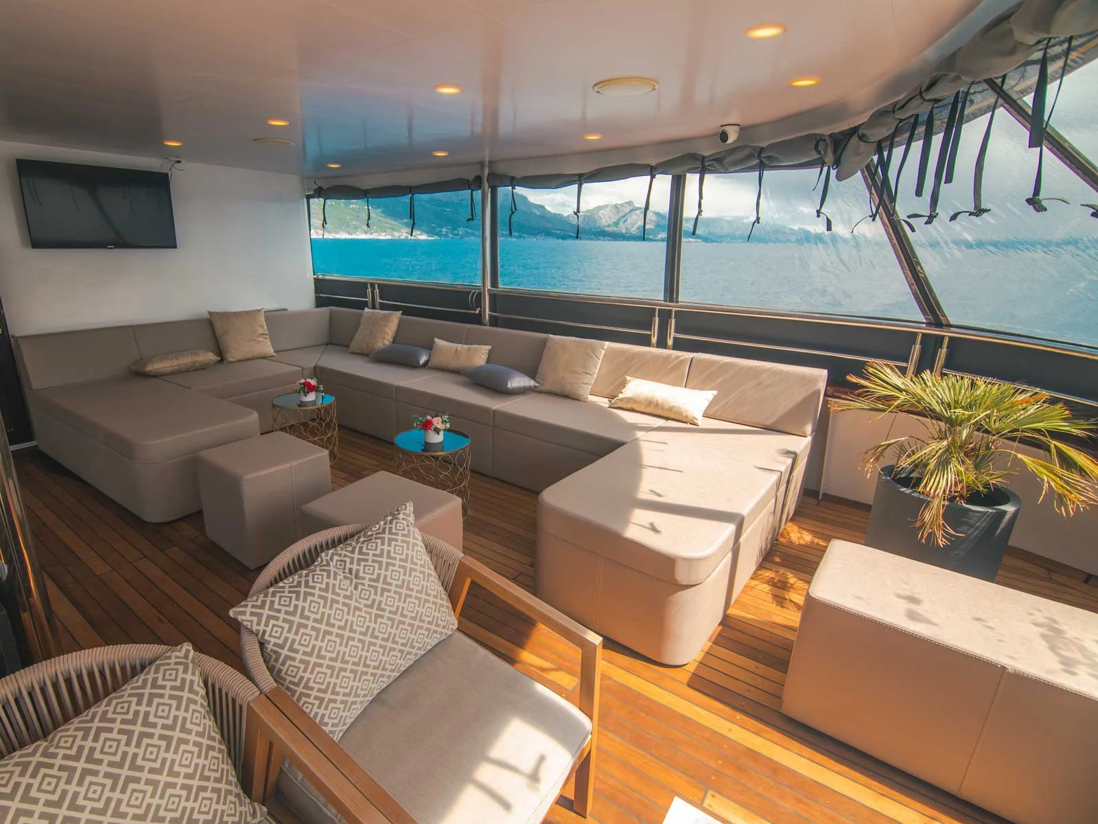 Luxury Motor Yacht (Roko)  - 21