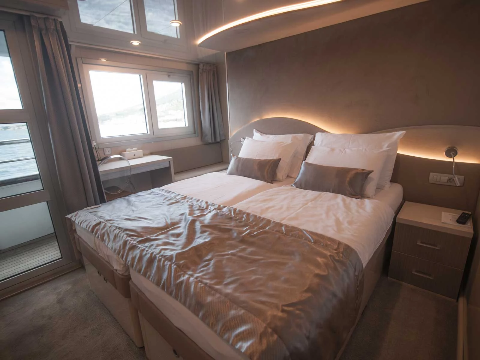 Luxury Motor Yacht (Roko)  - 34