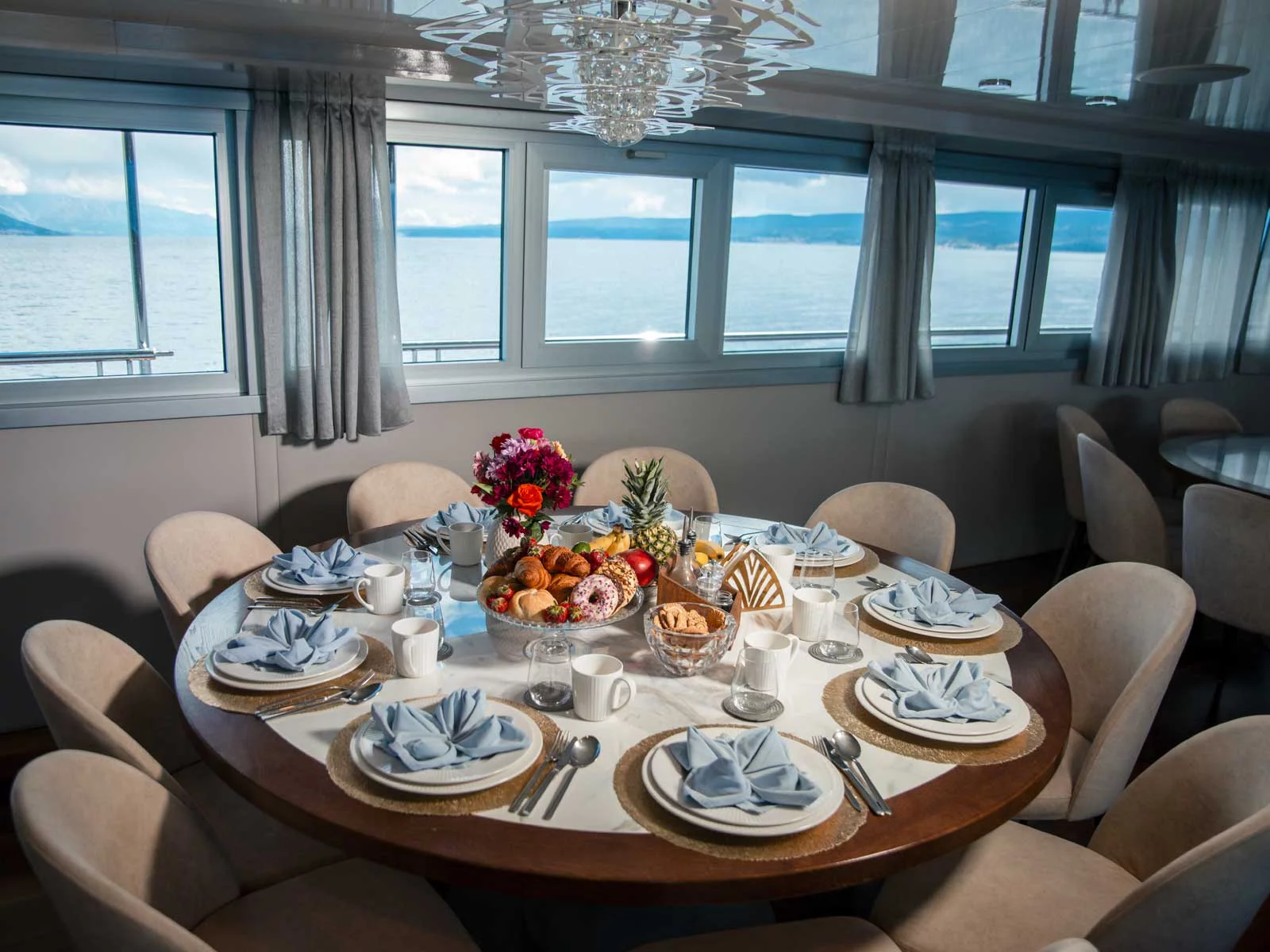 Luxury Motor Yacht (Roko)  - 35