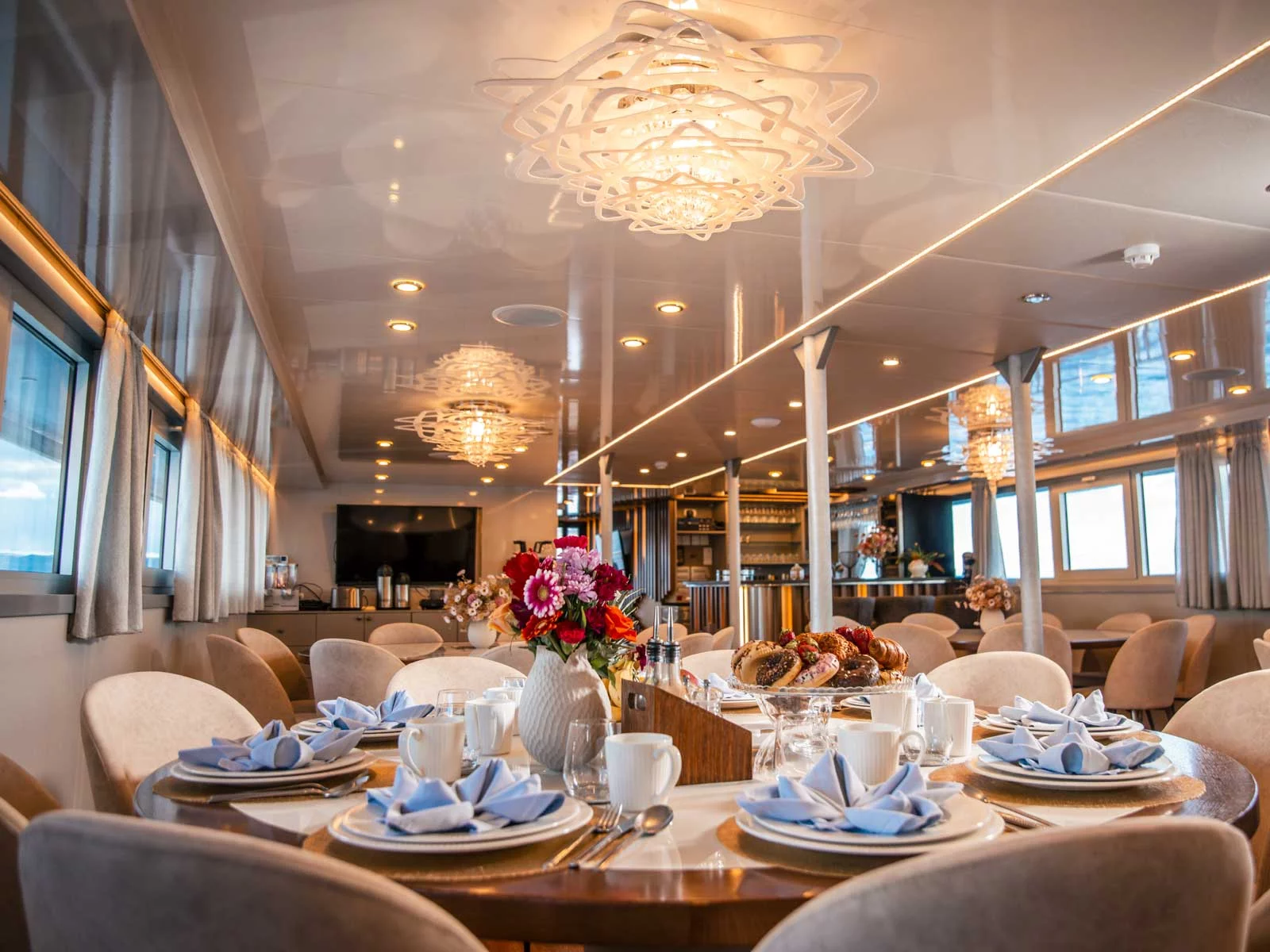 Luxury Motor Yacht (Roko)  - 22