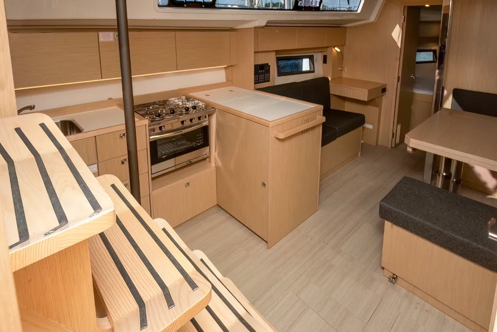 Bavaria C38 — photo 5