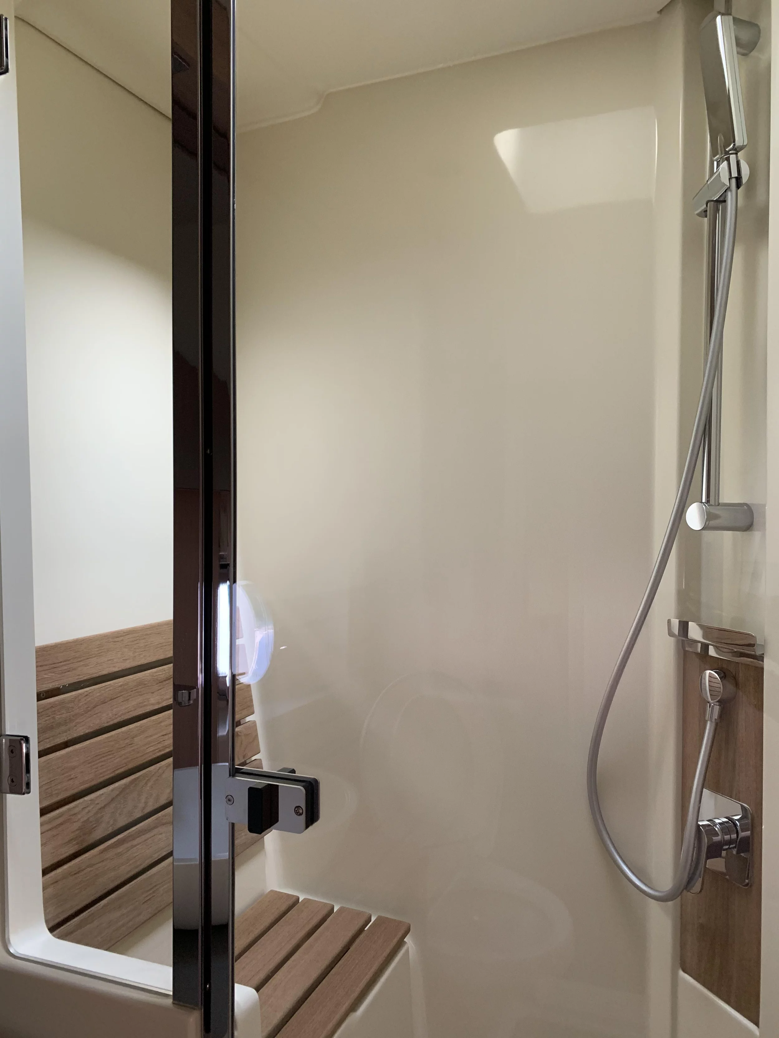 Monte Carlo 5 (Sundowner) shower - 5