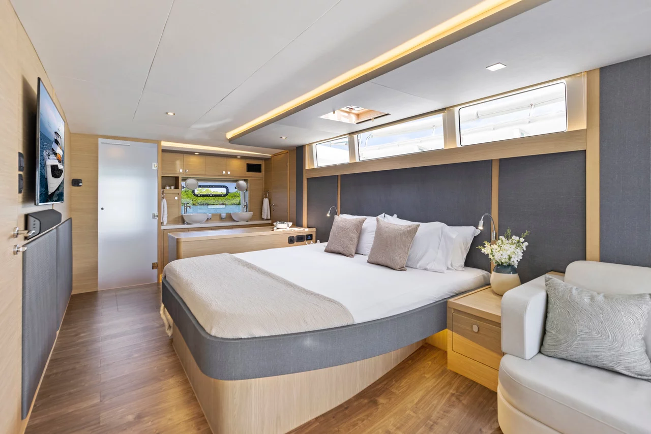 Aquila 50 Yacht (Lucy)  - 2
