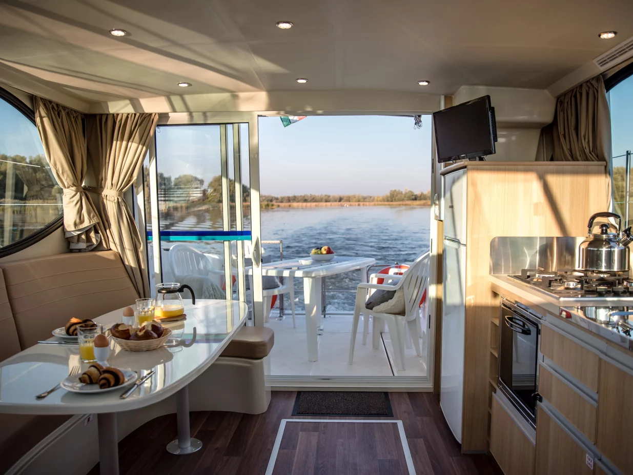 Estivale Quattro (Nicols Estivale Quattro-40) Interior image - 1