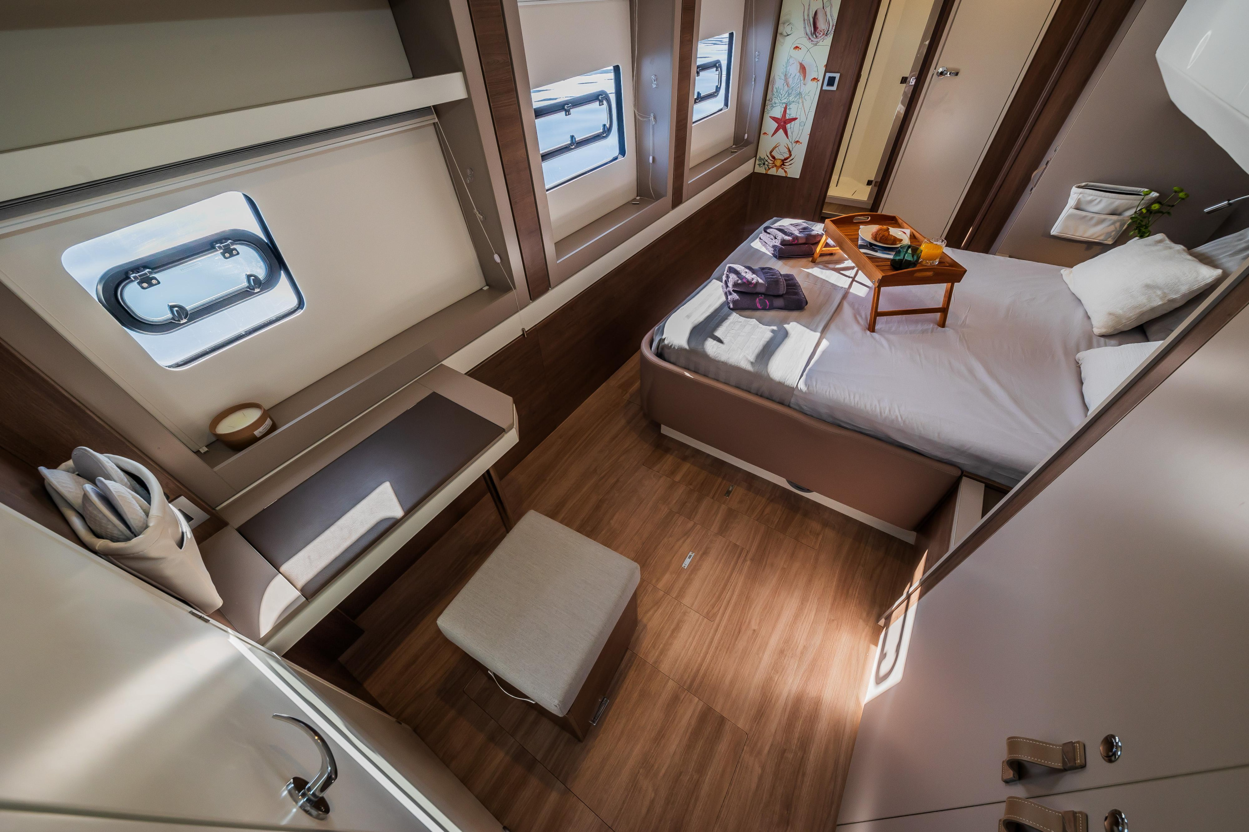 Photo #16 - Bali 5.4 10 berths (OCEAN LOUNGE) in Athen - 23293