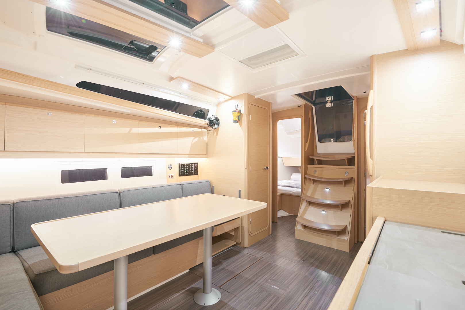 Dufour 390 Grand Large — photo 6