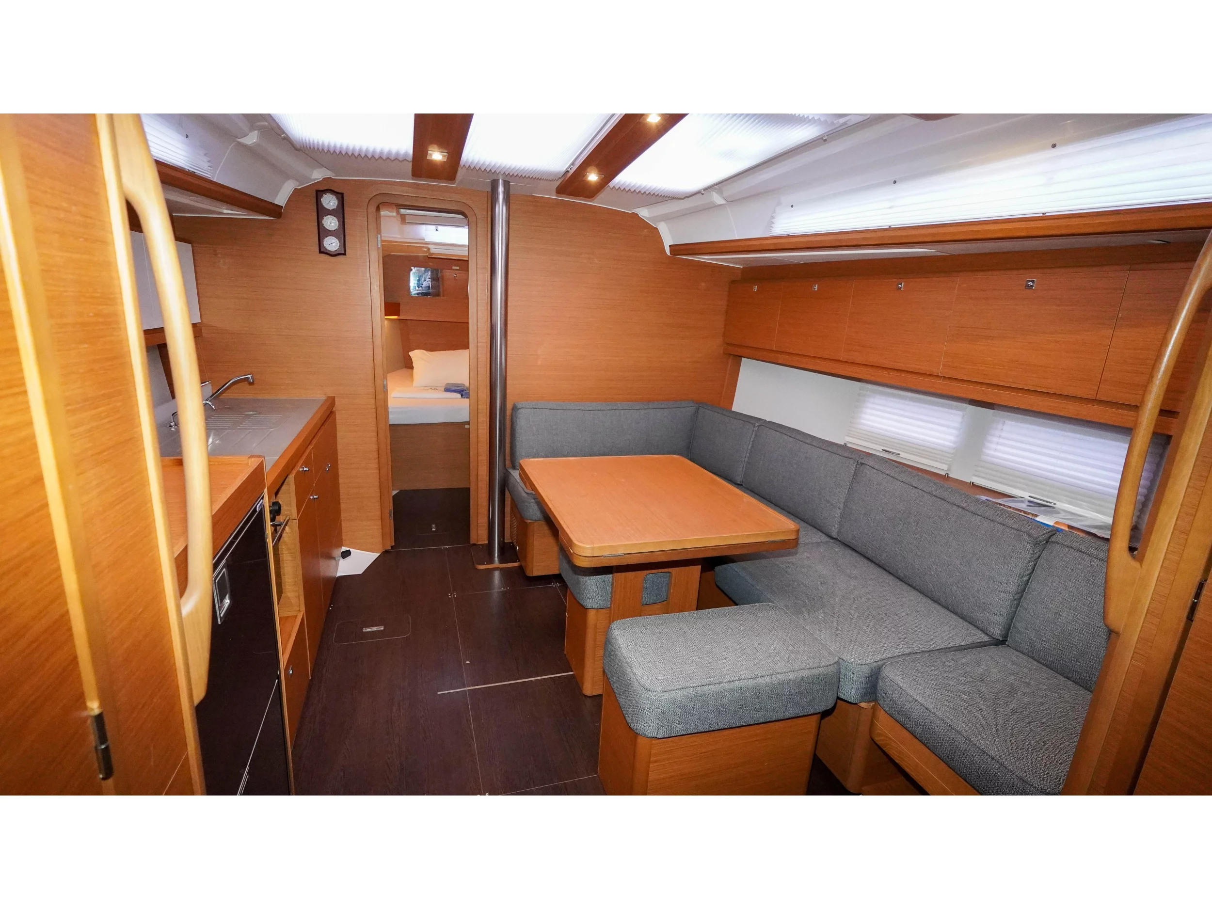 Dufour 390 (Lady D) Interior image - 14