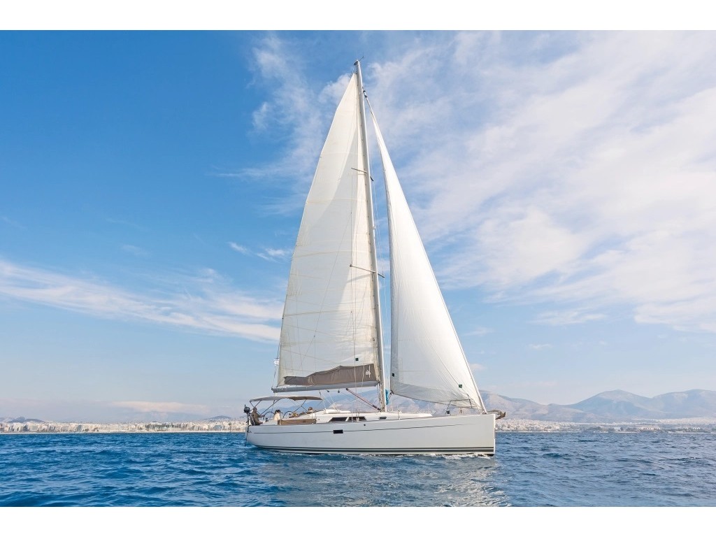 Photo #1 - Hanse 430 (Leonessa) in Piraeus - 13581