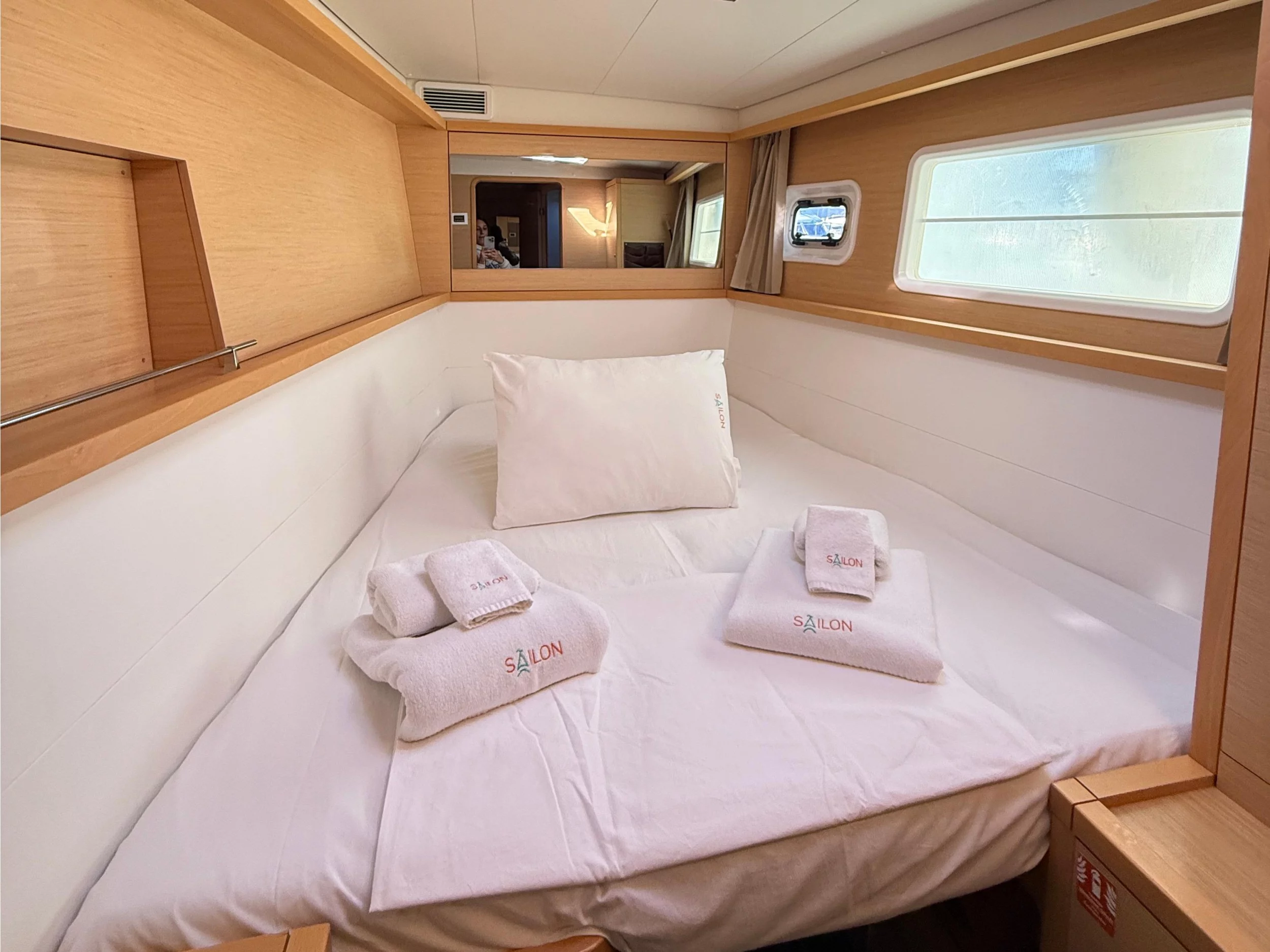 Lagoon 450 Fly (Lu Lu) Interior image - 12