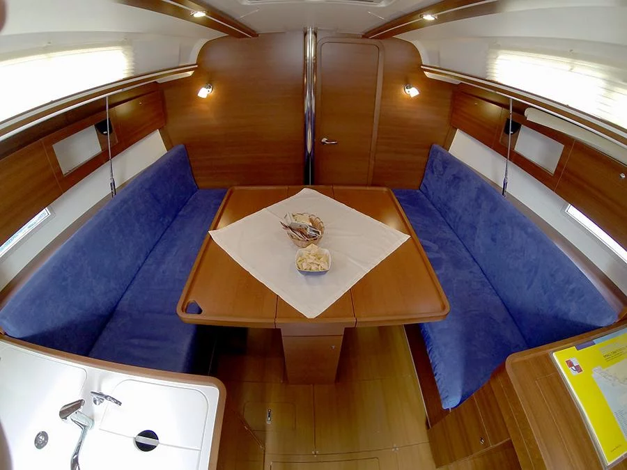 Dufour 335 GL (Lara) Dufour 335 GL saloon table - 5