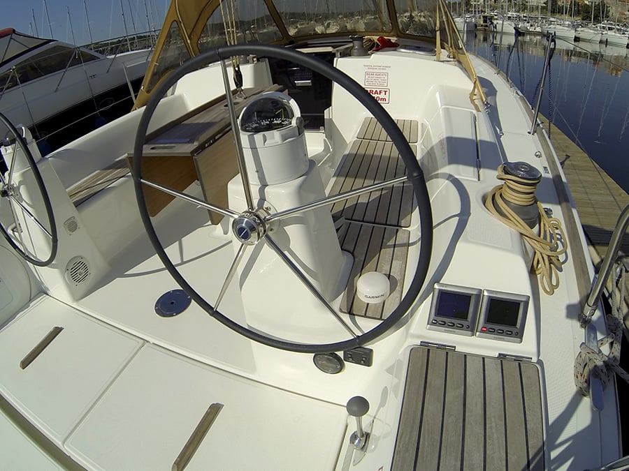 Photo #3 - Dufour 335 GL (Lara) in Sibenik - 20294