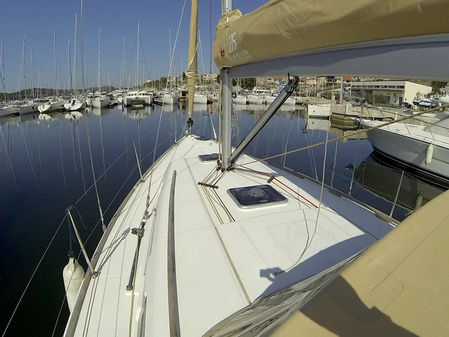 Dufour 335 GL (Lara) Dufour 335 GL deck - 14