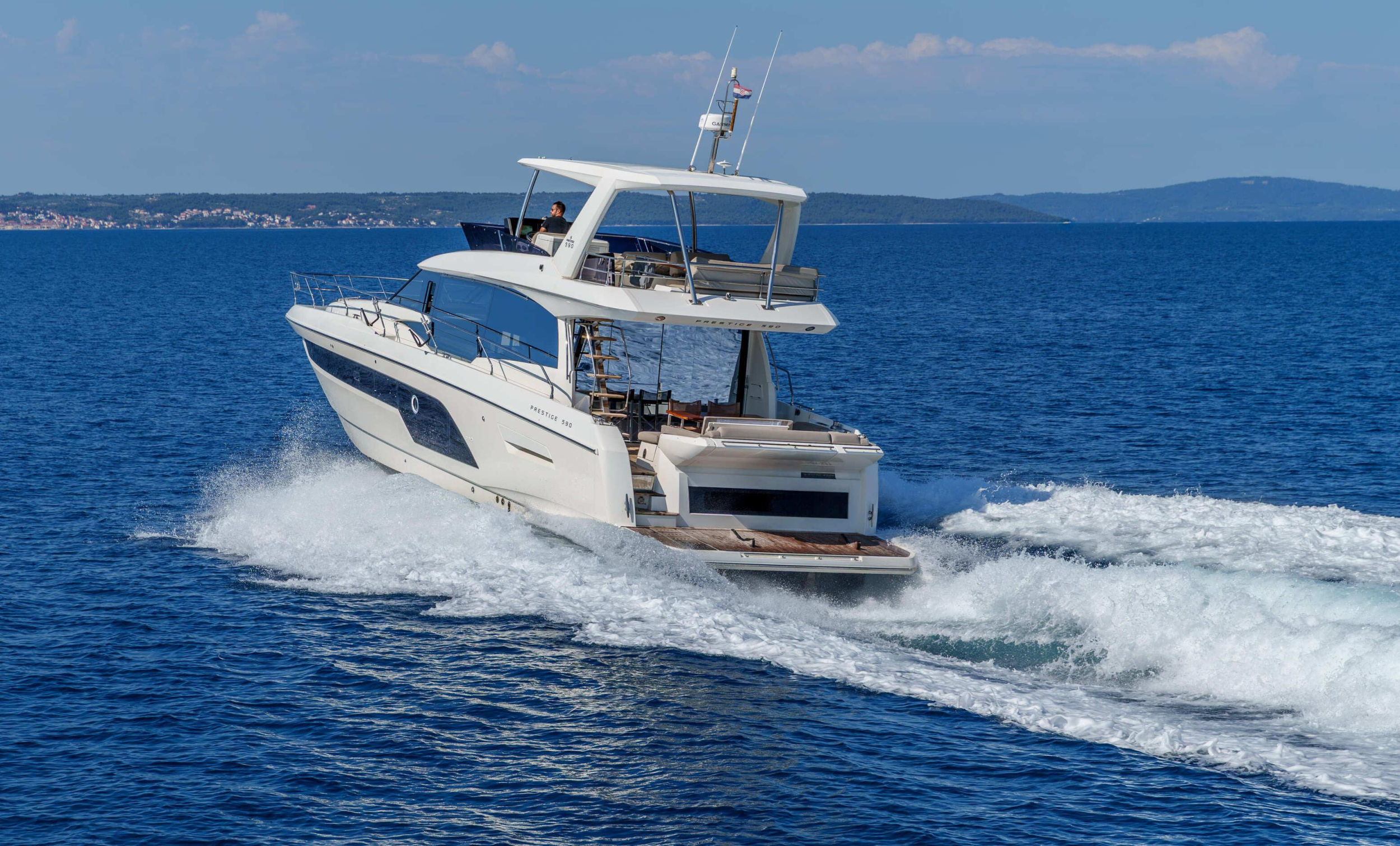 Prestige 590 Fly — photo 28