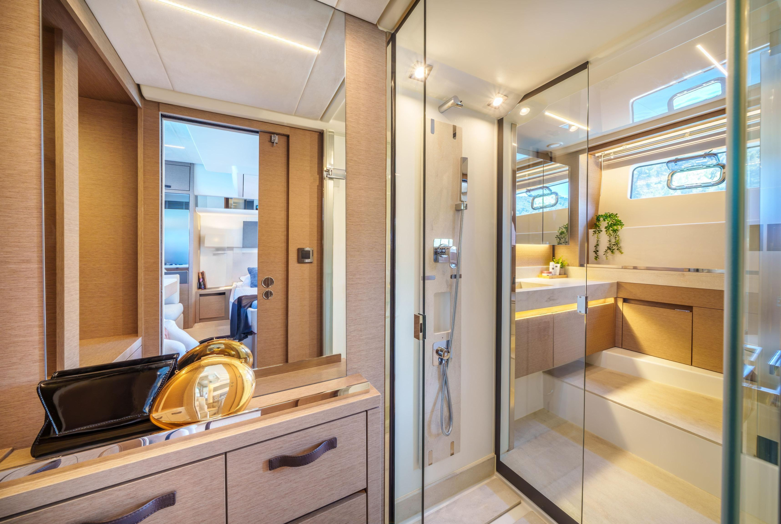 Prestige 590 Fly — photo 24