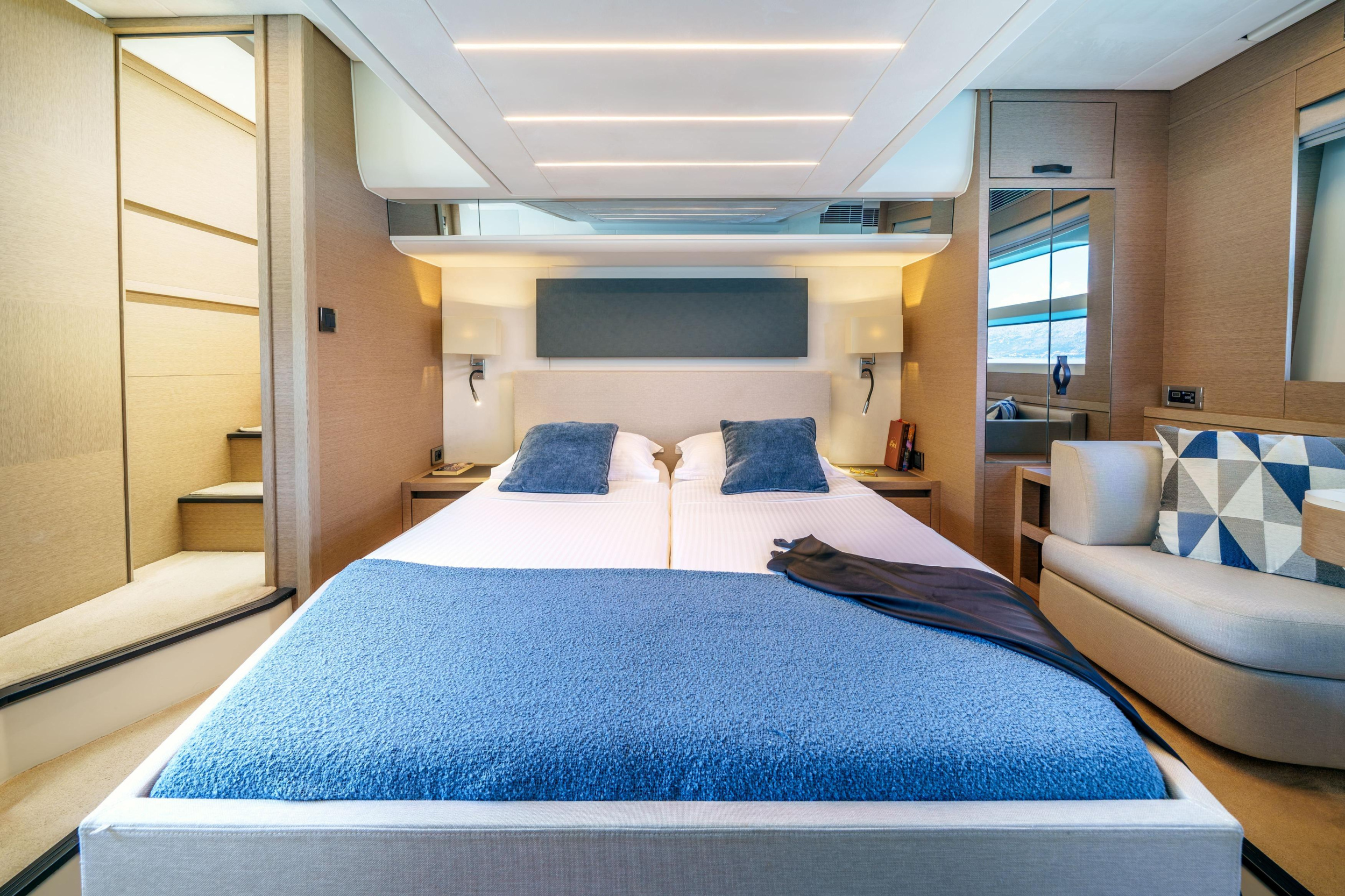 Prestige 590 Fly — photo 36