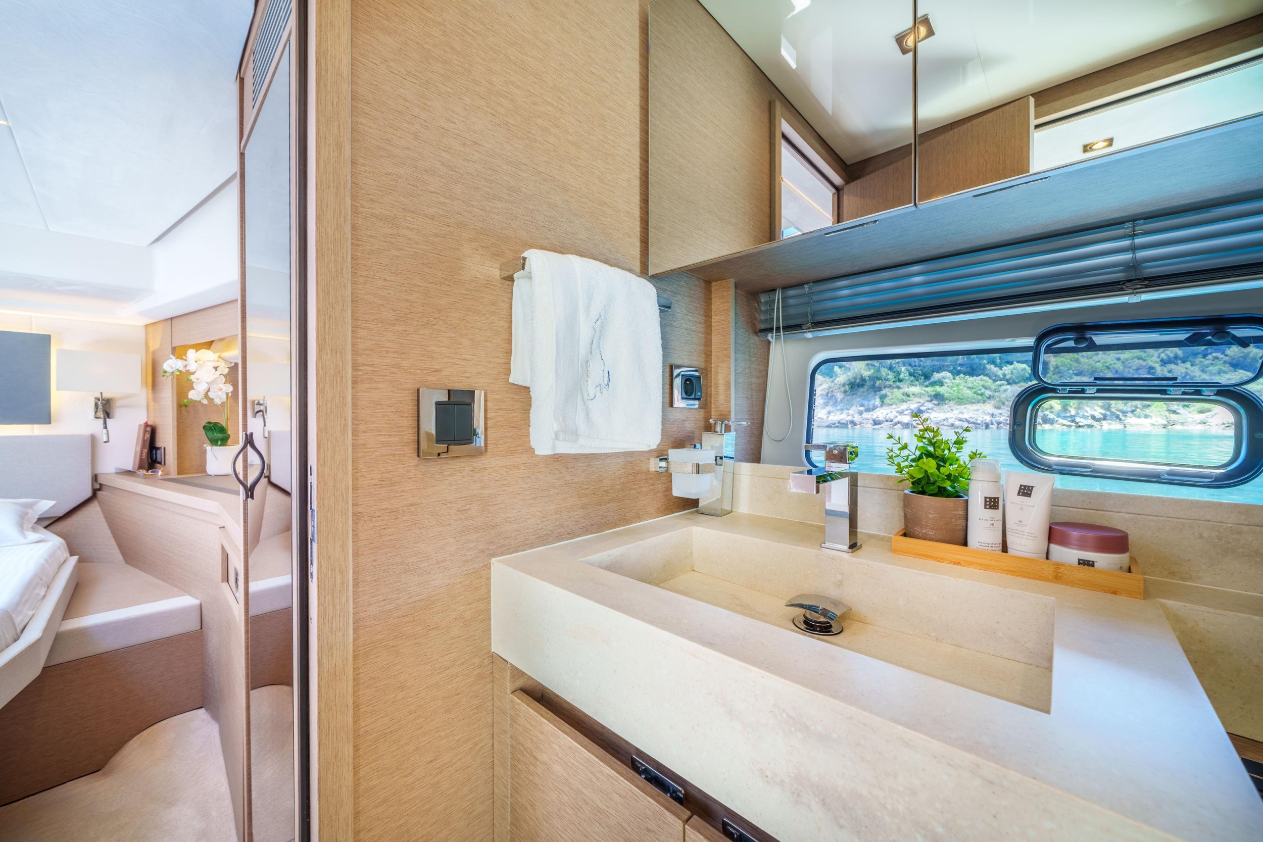 Prestige 590 Fly — photo 25