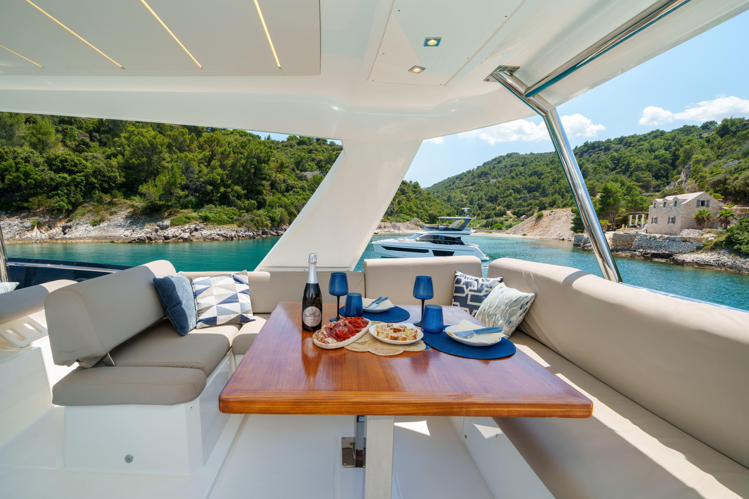 Prestige 590 Fly — photo 2