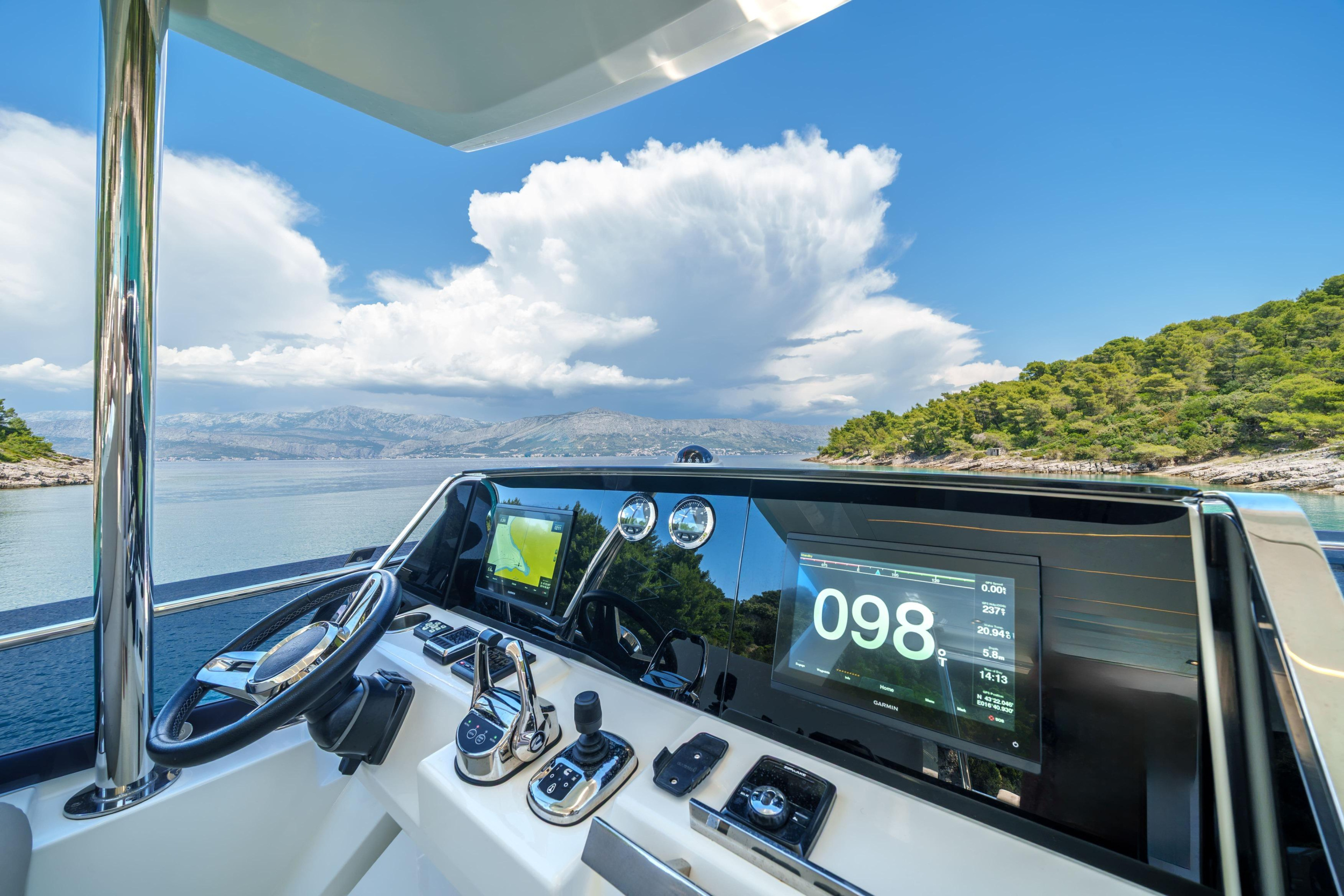 Prestige 590 Fly — photo 27