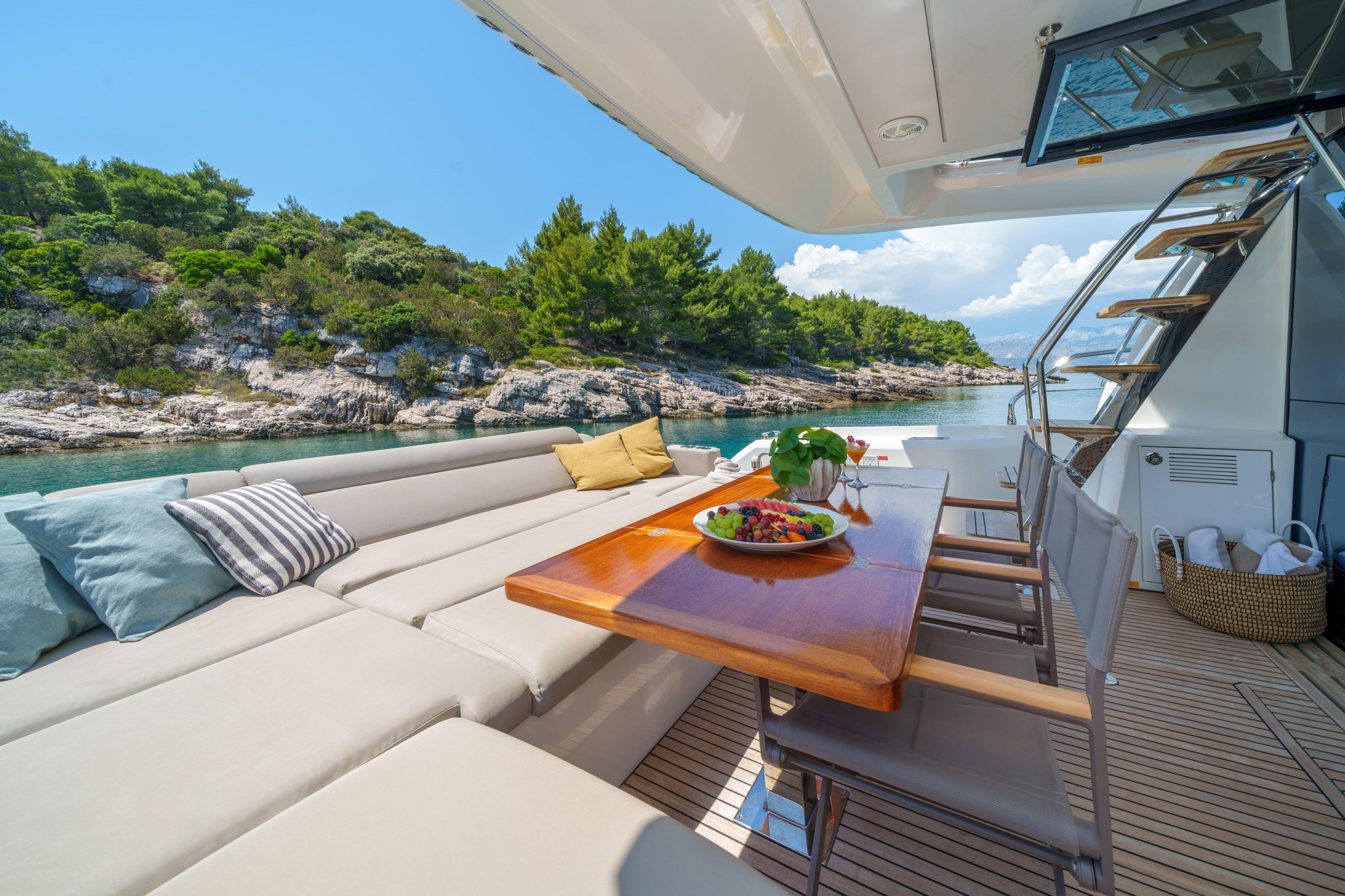 Prestige 590 Fly — photo 19