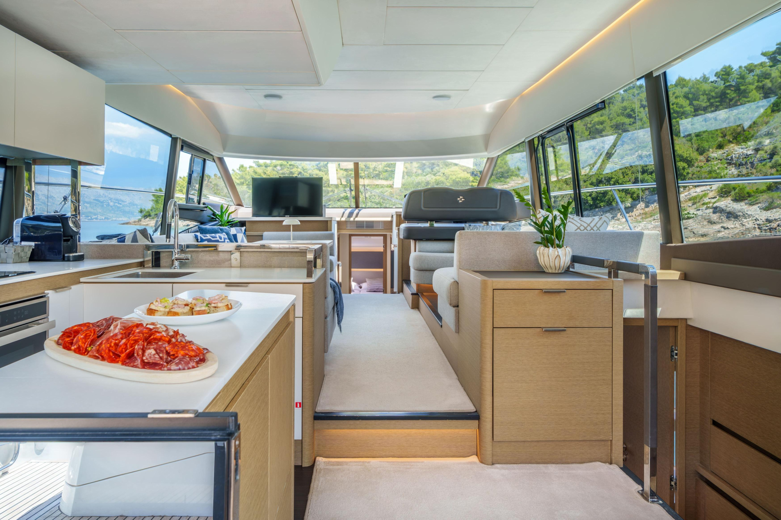 Prestige 590 Fly — photo 40