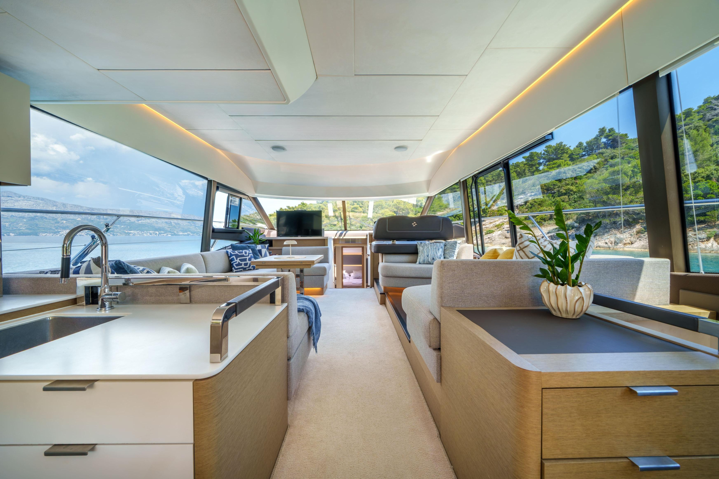 Prestige 590 Fly — photo 16