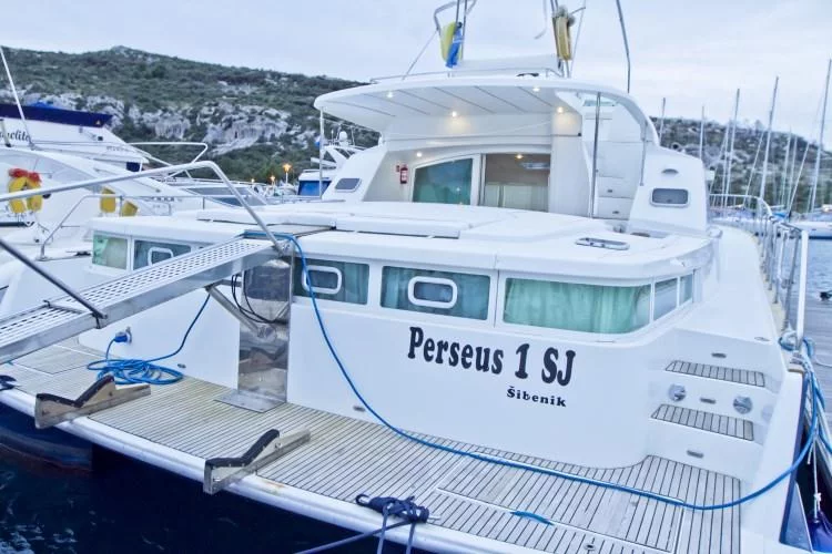 Lagoon Powercat 43 (Perseus 1) 1 - 3