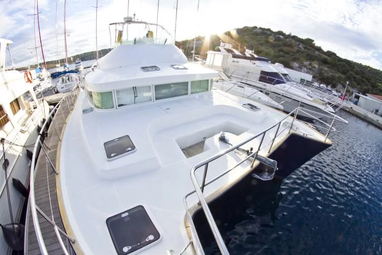 Lagoon Powercat 43 (Perseus 1) 5 - 5