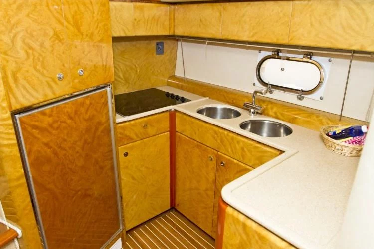 Princess 470 (Antares II) 10 - 11