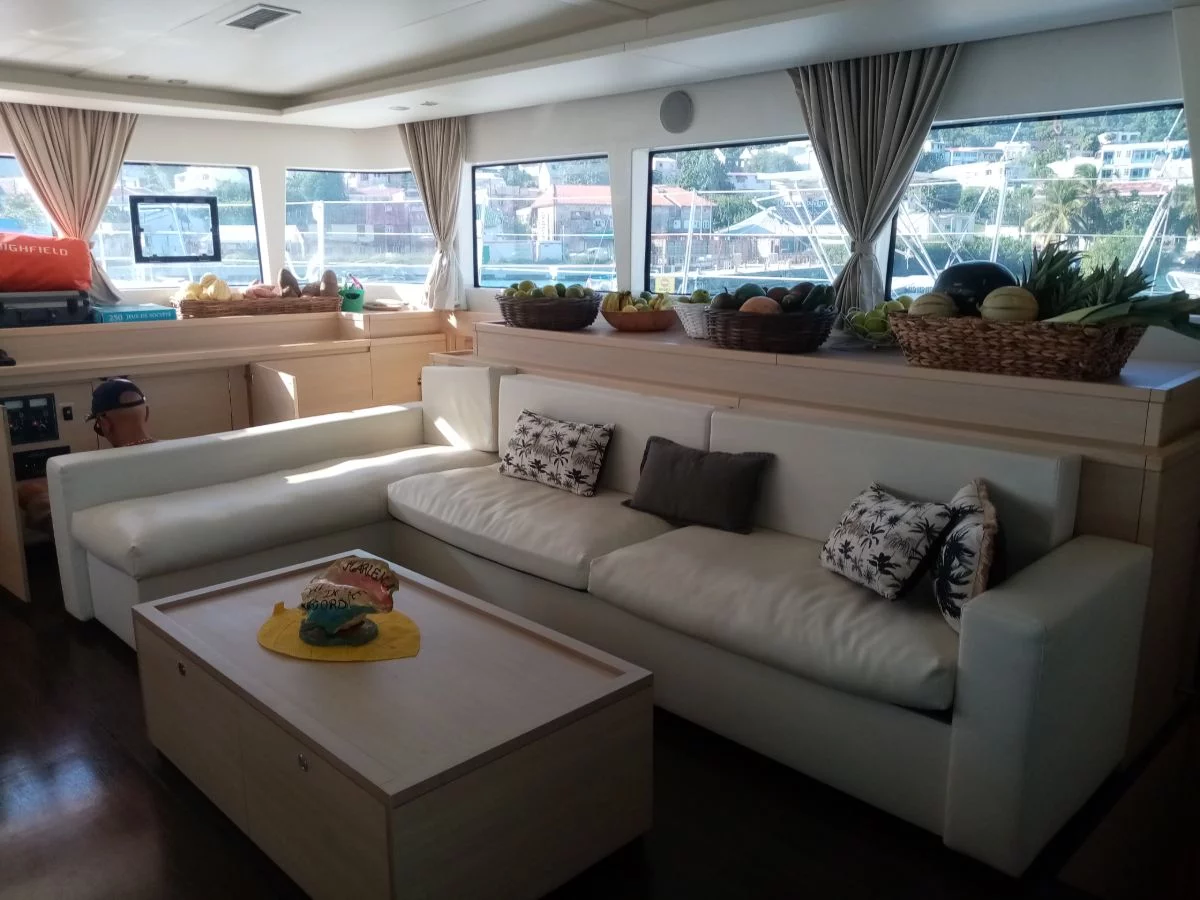 Lagoon 620 (Marlena) Saloon 1 - 32