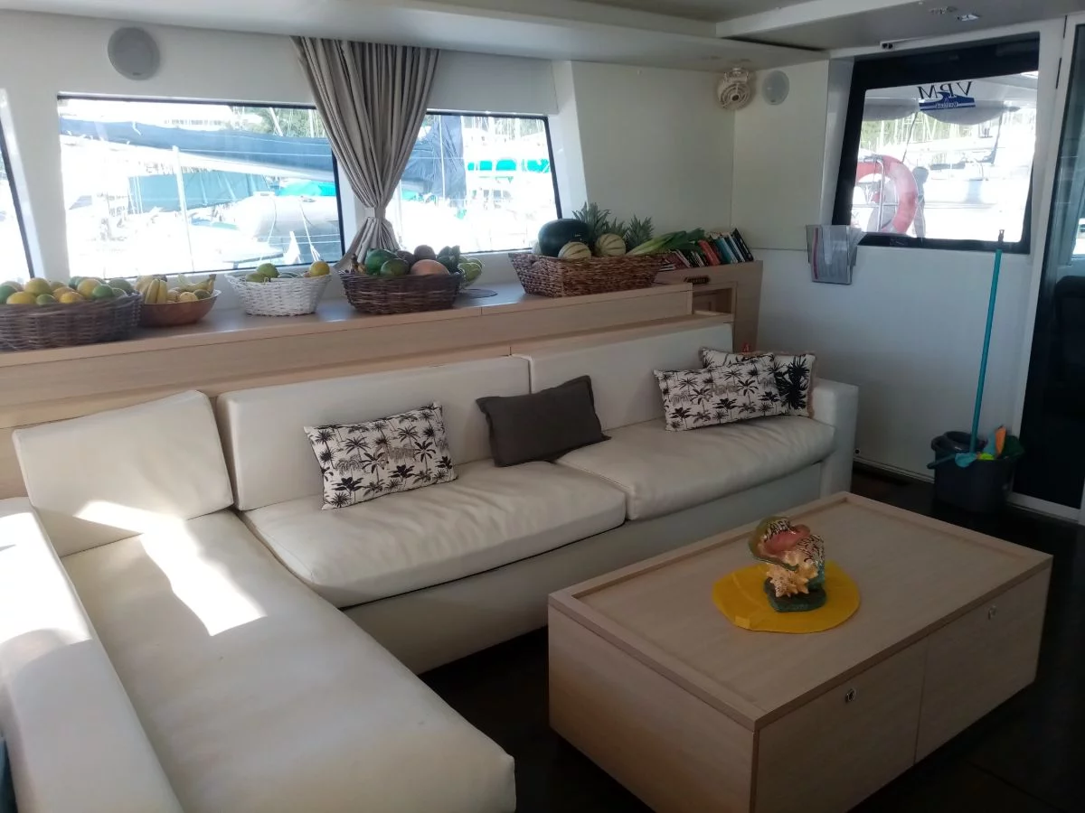 Lagoon 620 (Marlena) Saloon 2 - 13