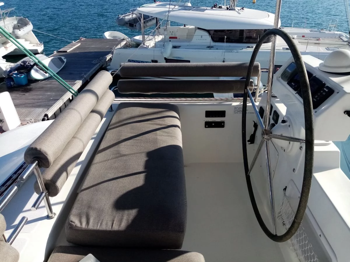 Lagoon 620 (Marlena) Steering Wheel - 19