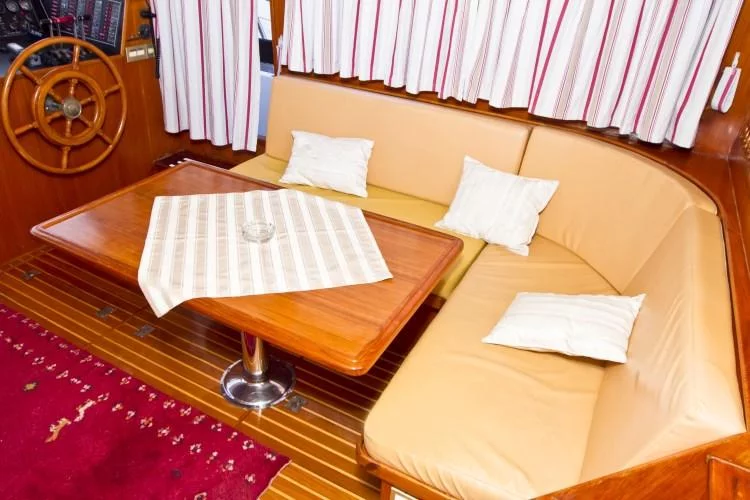 Staryacht 1670 (Holiday) 10 - 18