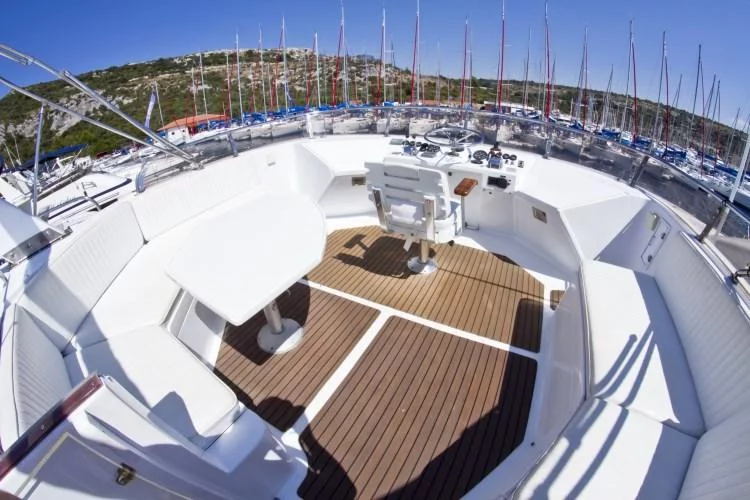 Staryacht 1940 (Viva La Libertad) 3 - 8