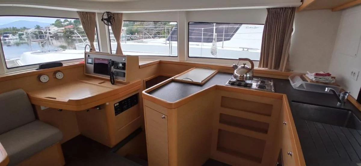 Lagoon 42 (Taina) Galley 1 - 2
