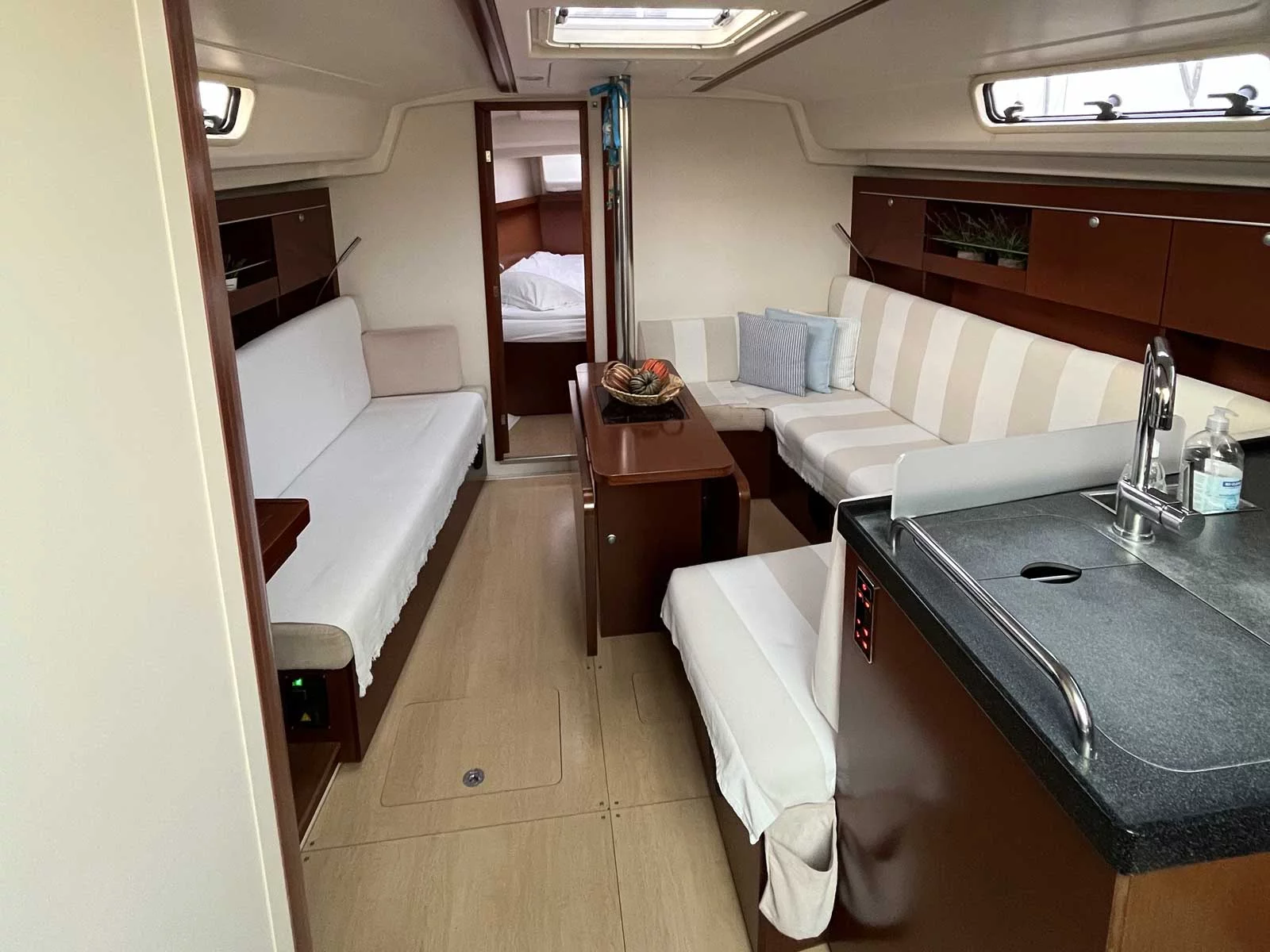 Hanse 385 (Alkyoni) Interior image - 10