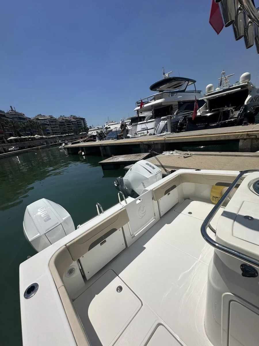 Aquila 28 (SeaRunner)  - 20