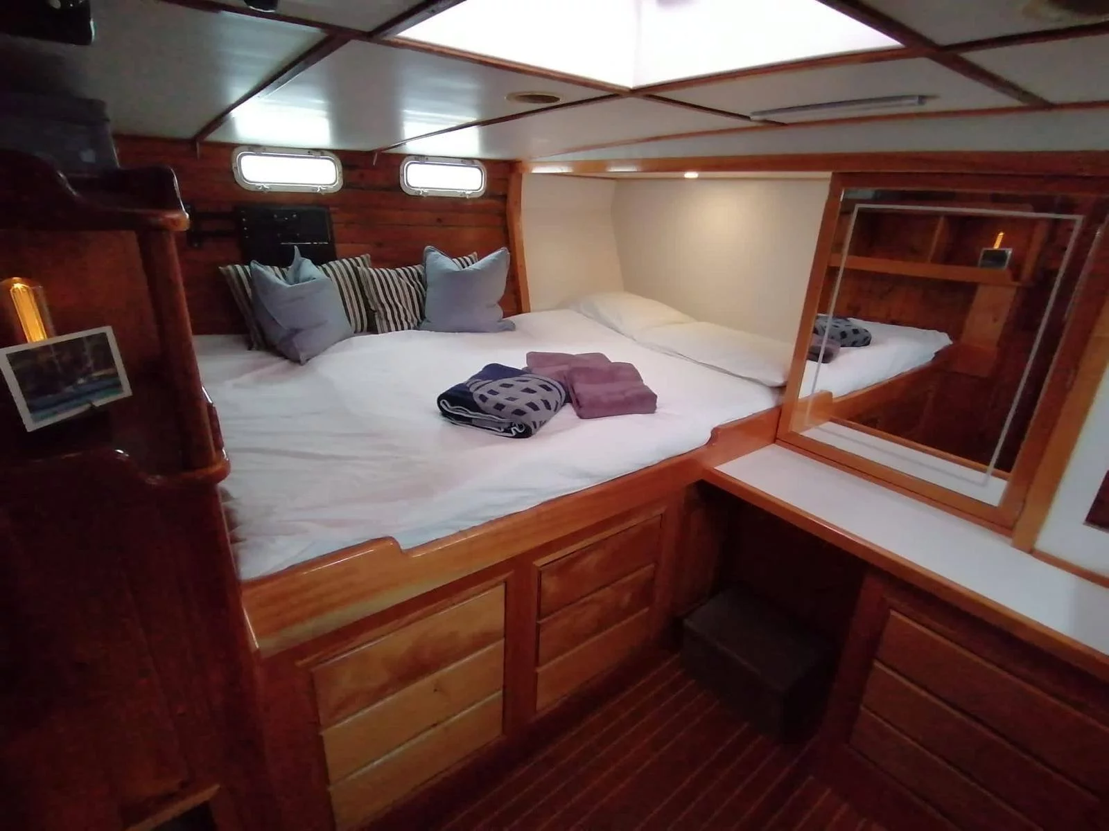 Ketch (Tama) Interior image - 13