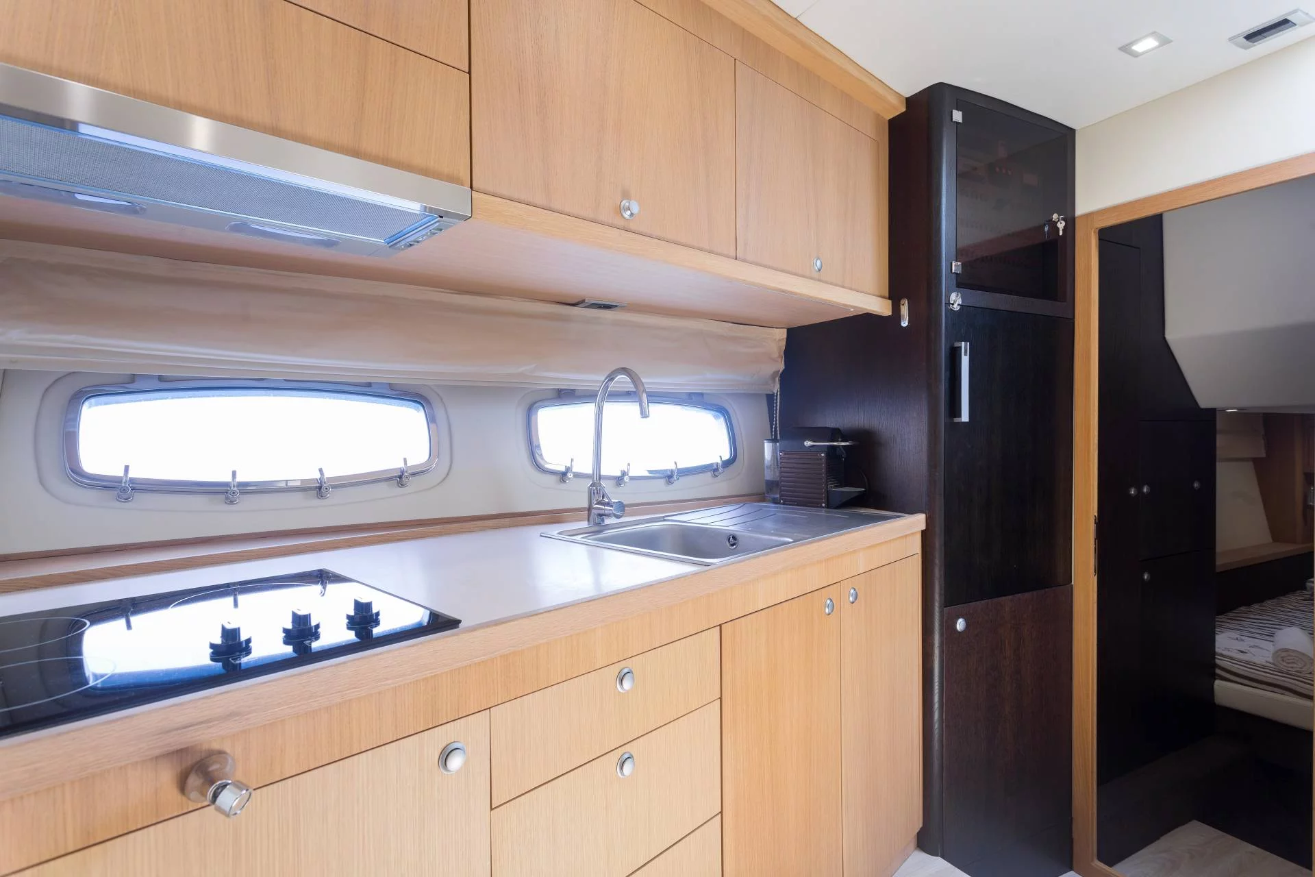 Pearl Sea 56 (Silver Arrow)  - 9