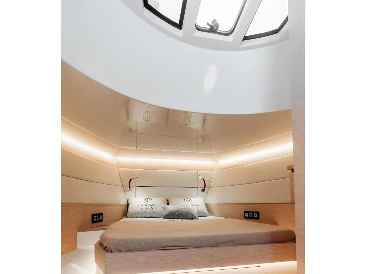 Tesoro T40 (Yaloou Treasure) Interior image - 14