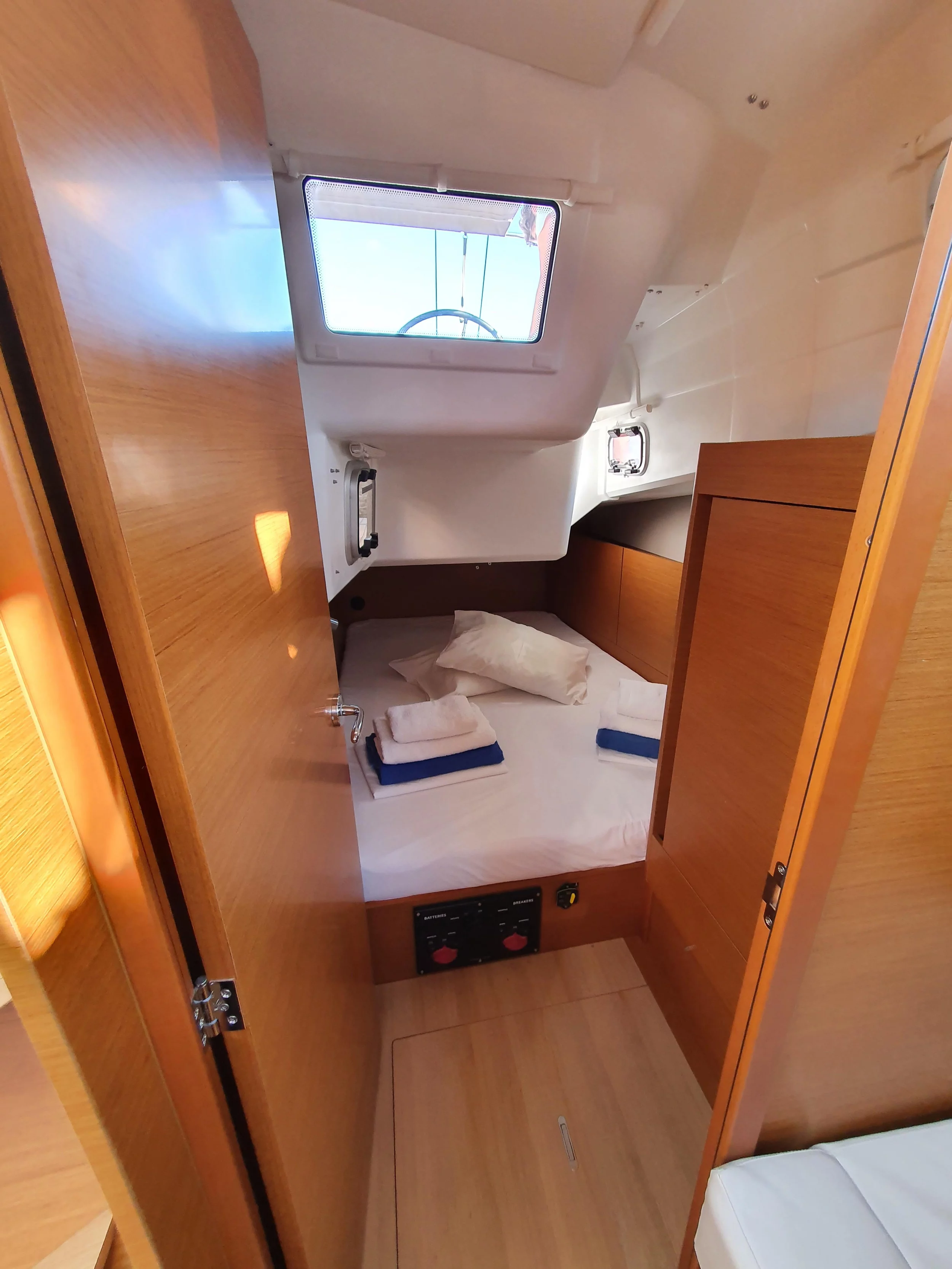 Sun Odyssey 410 (Kymothoe)  - 11