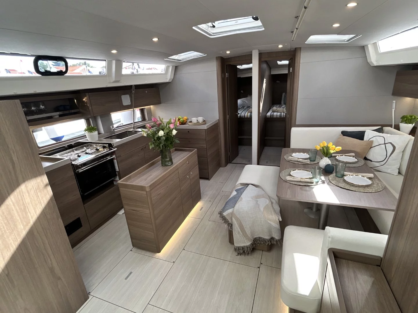 Oceanis 52 (B-52) Interior image - 14