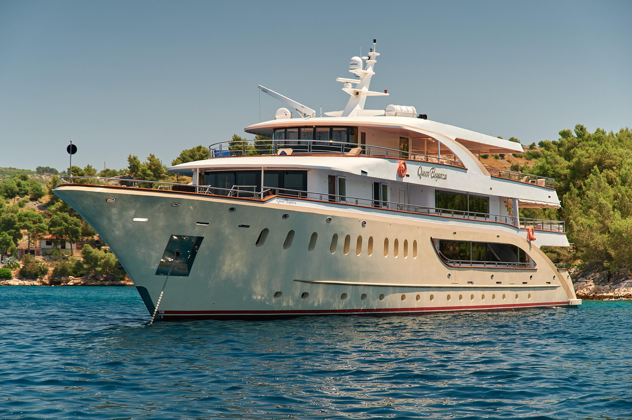 Photo #39 - Motoryacht Queen Eleganza (Queen Eleganza) in Split - 21036
